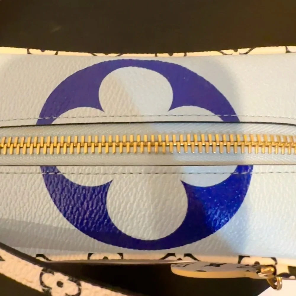 Louis Vuitton Louis Vuitton Monogram Beach Pouch Resort Okinawa - Picture 6 of 16